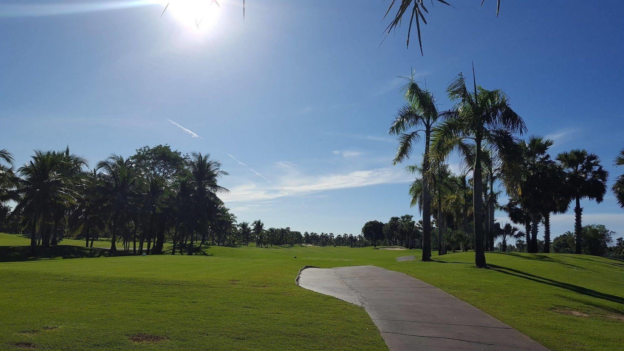 Suwan Golf & Country Club Hotel Nakhon Pathom Exterior foto