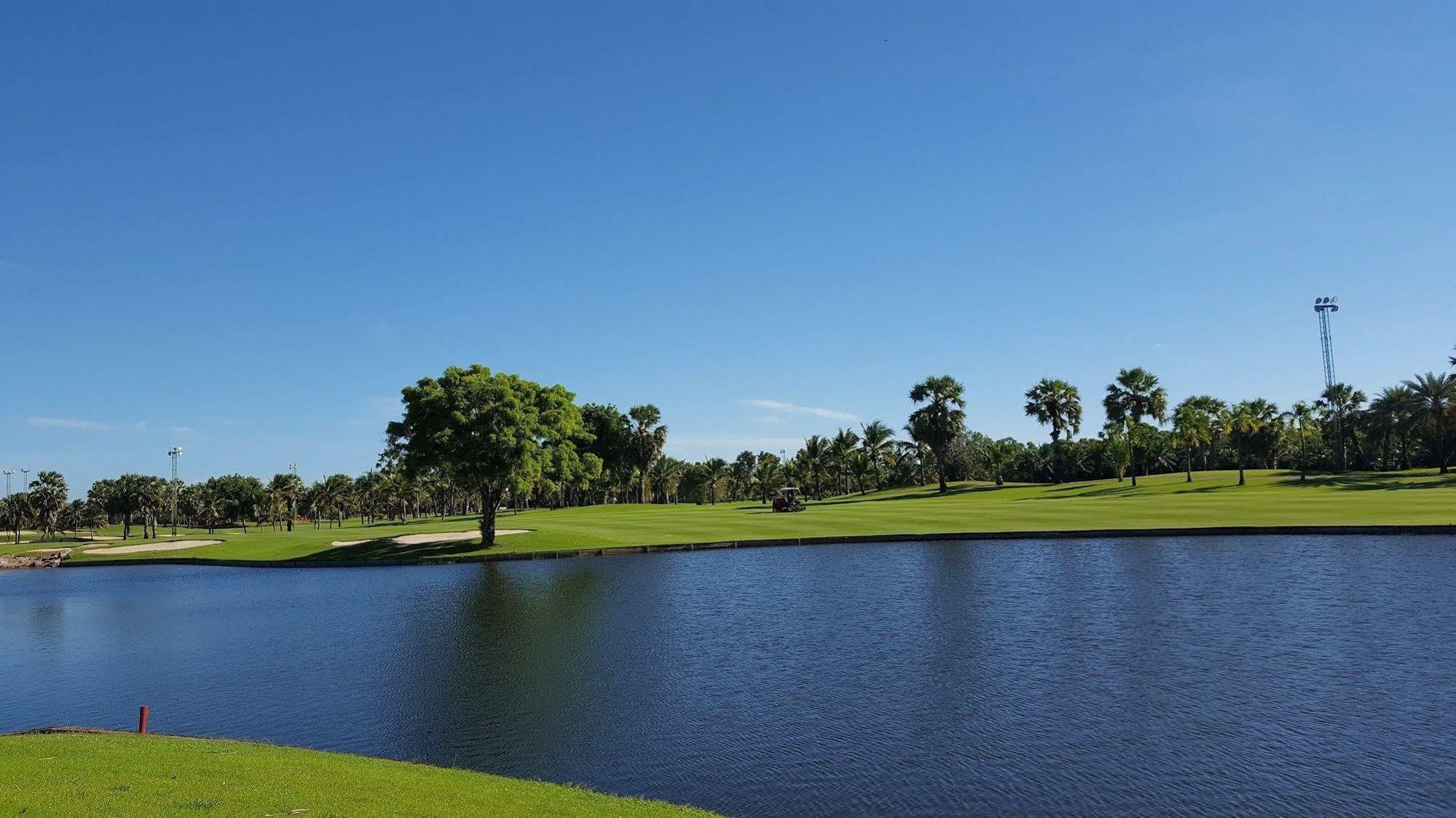 Suwan Golf & Country Club Hotel Nakhon Pathom Exterior foto