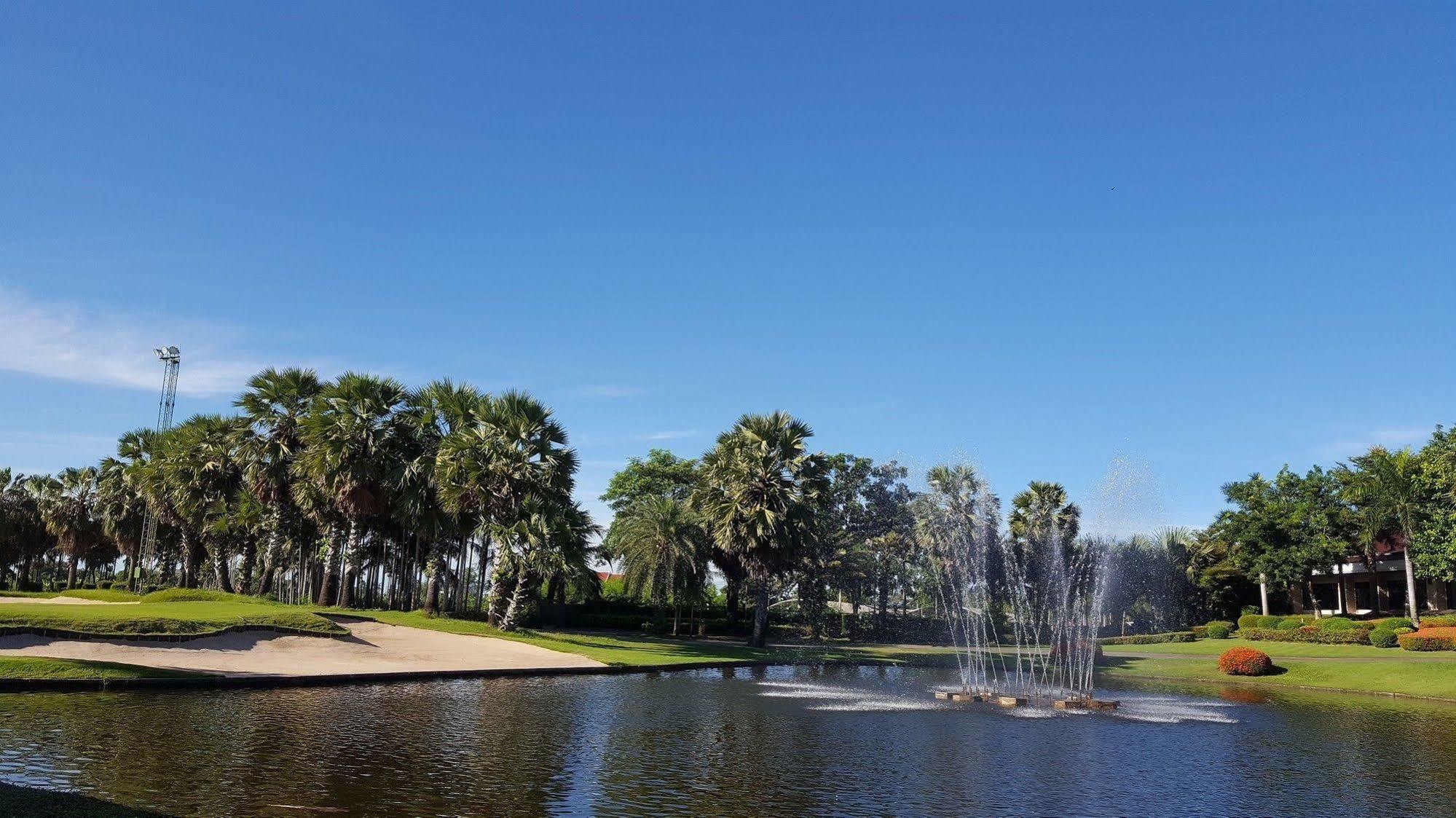 Suwan Golf & Country Club Hotel Nakhon Pathom Exterior foto
