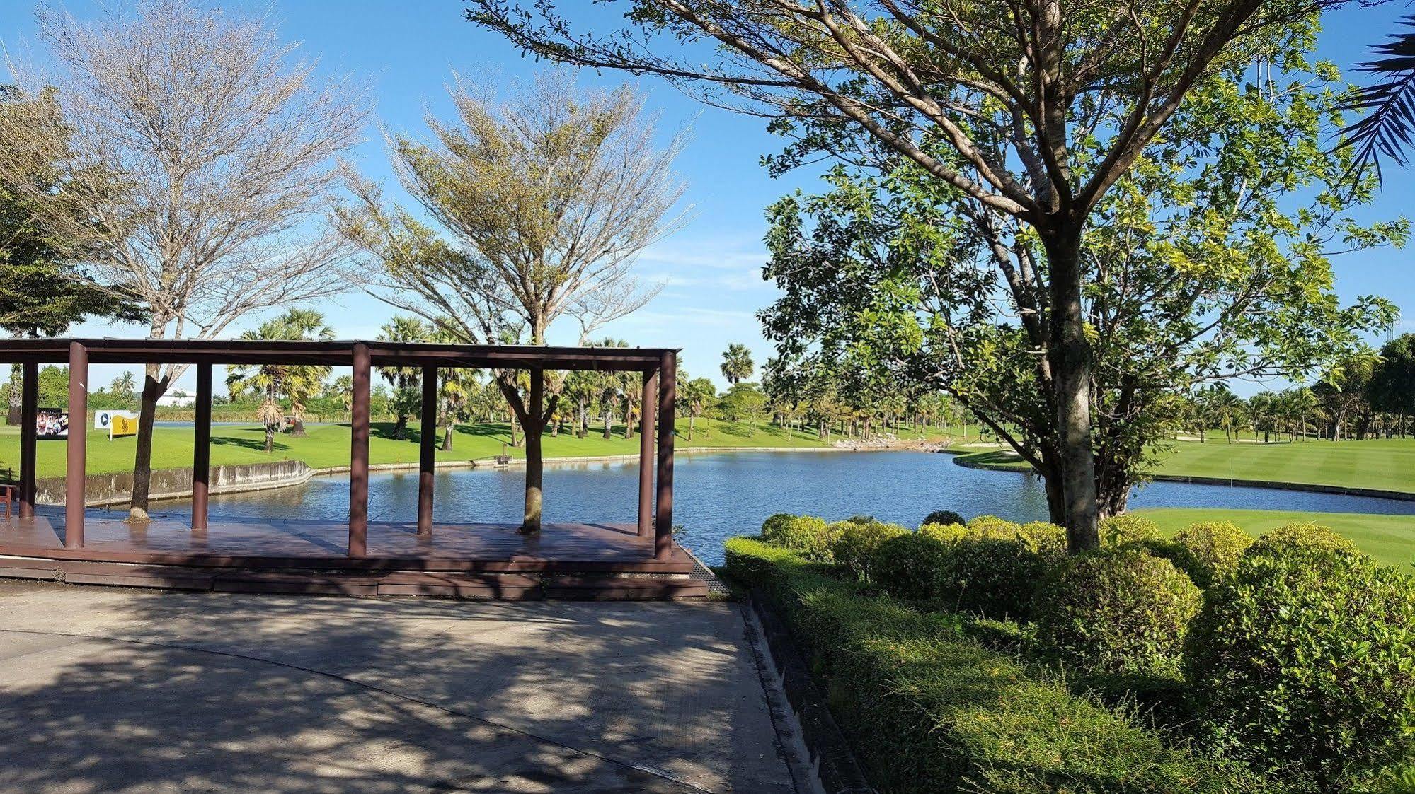 Suwan Golf & Country Club Hotel Nakhon Pathom Exterior foto